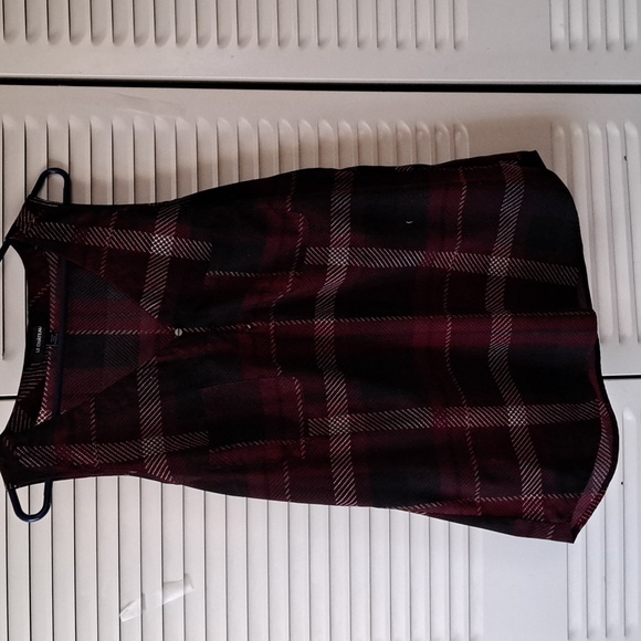 Sz M burgundy plaid V neck summer   top - Picture 1 of 4